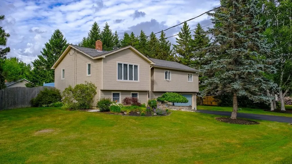 30 Hillside Drive Hampden ME 04444