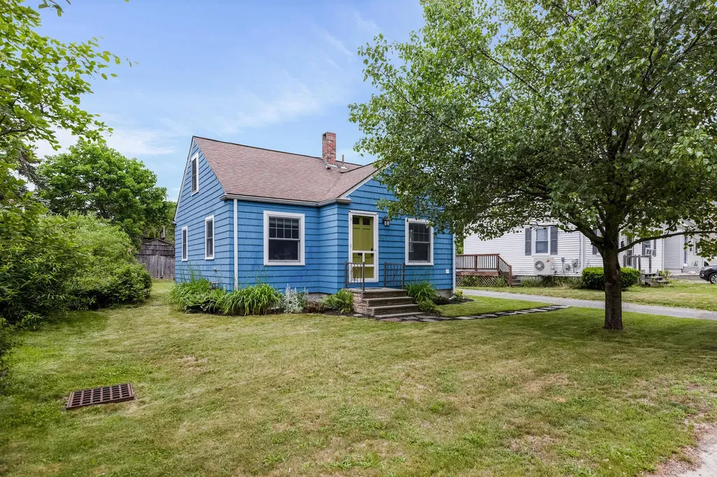 68 Edgeworth Avenue Portland ME 04103