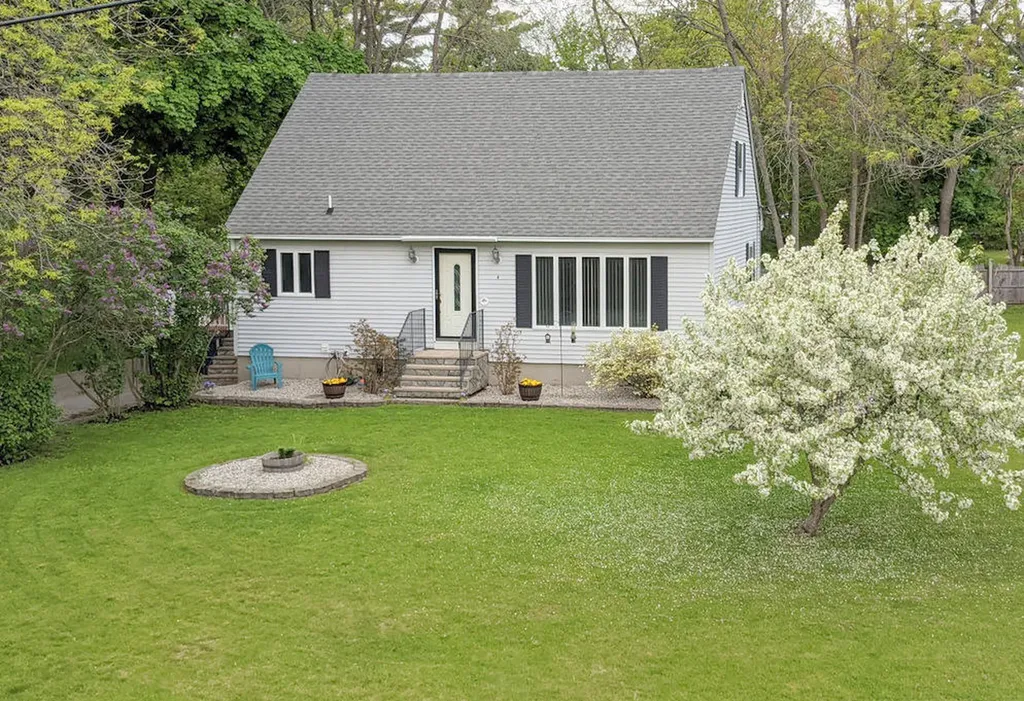 4 Washington Avenue Saco ME 04072