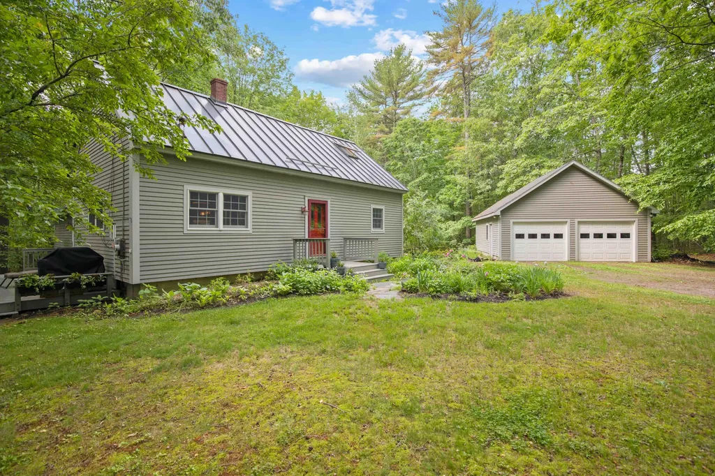 18 Old Pond Road Buxton ME 04093