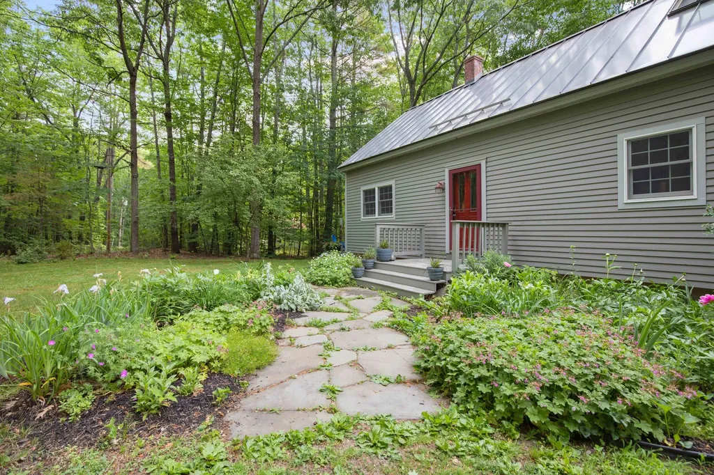 18 Old Pond Road Buxton ME 04093