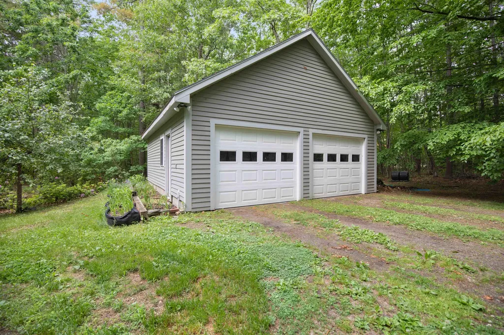 18 Old Pond Road Buxton ME 04093