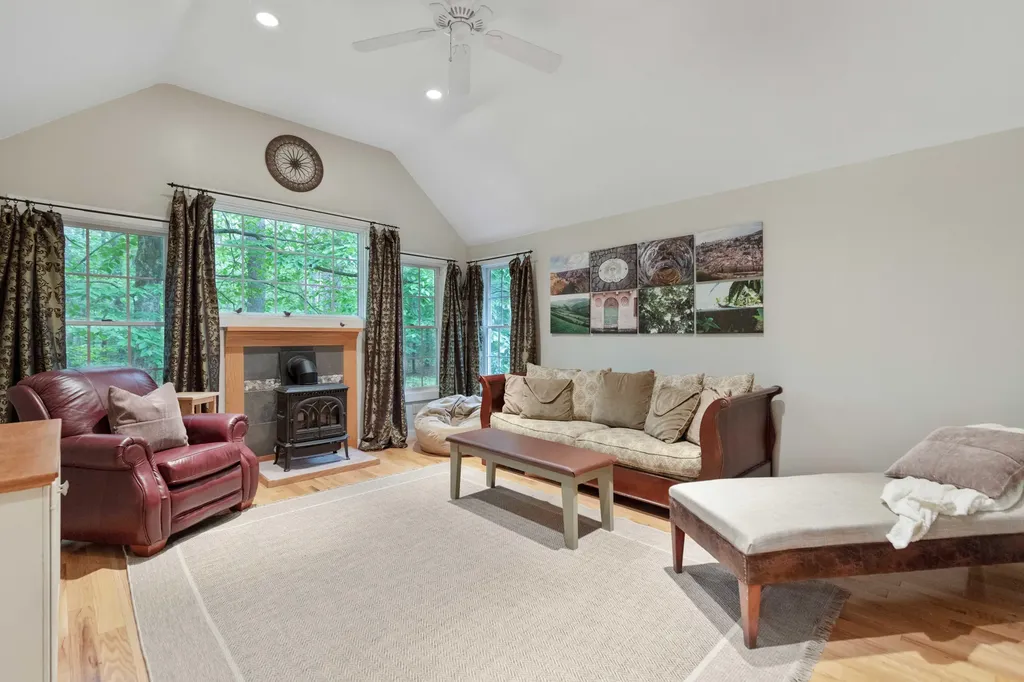 18 Old Pond Road Buxton ME 04093