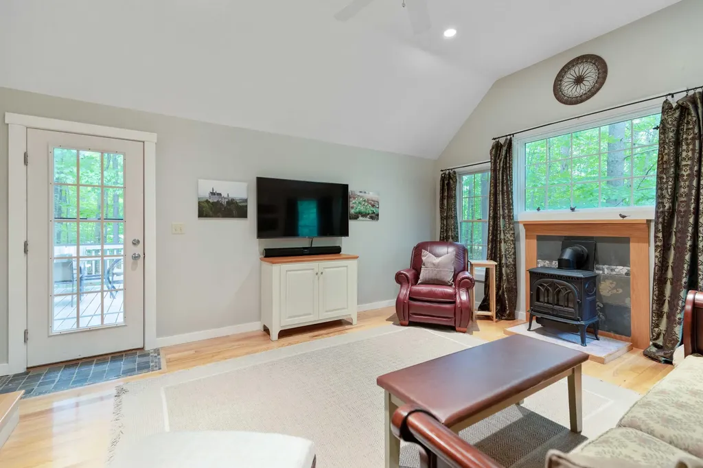 18 Old Pond Road Buxton ME 04093