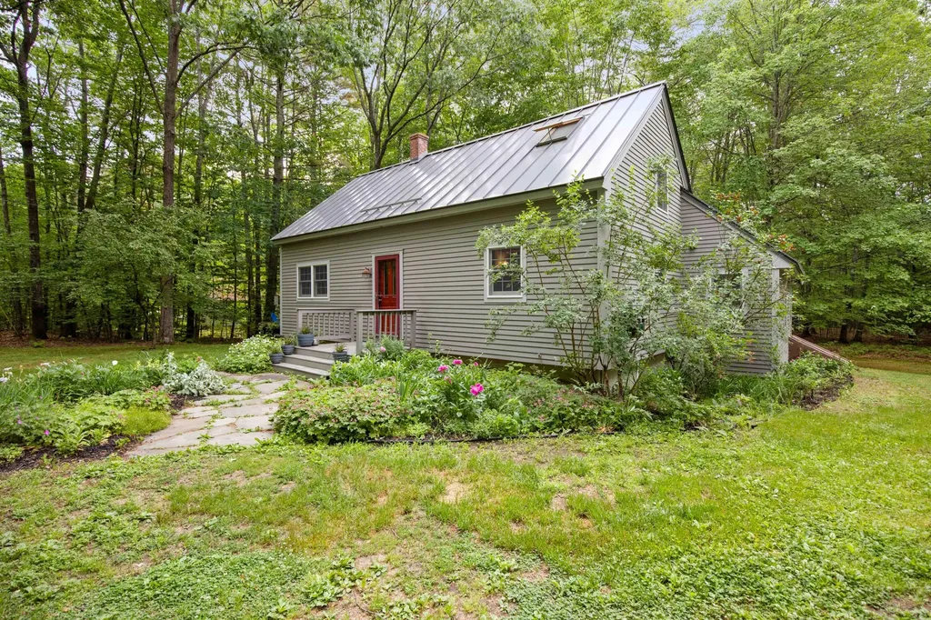 18 Old Pond Road Buxton ME 04093