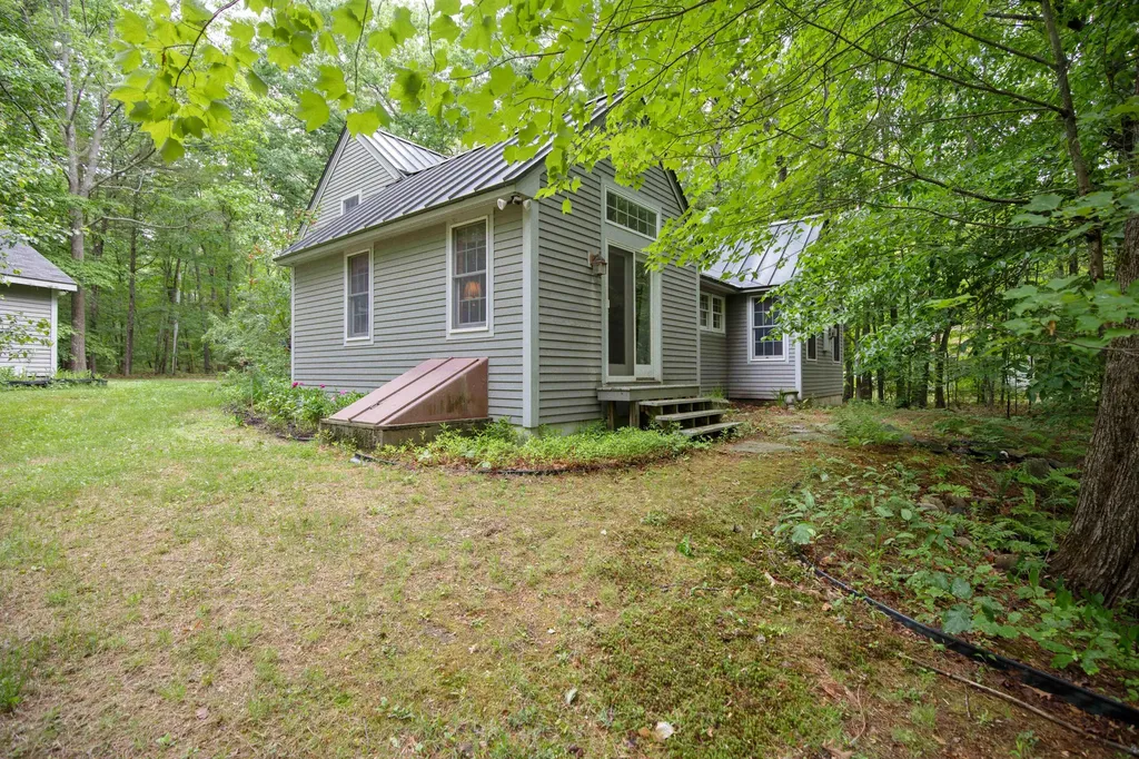 18 Old Pond Road Buxton ME 04093