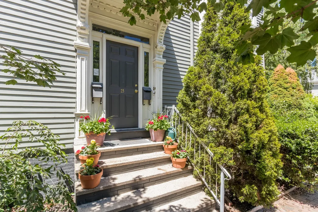 25 Cushman Street Portland ME 04102
