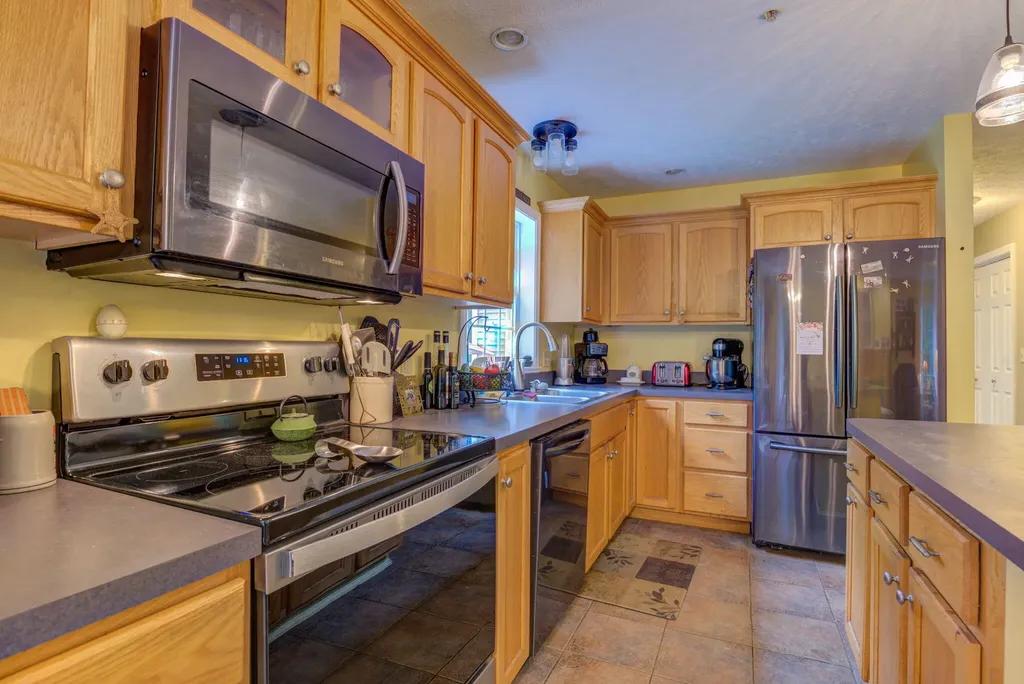 83 Brown Road Raymond ME 04071