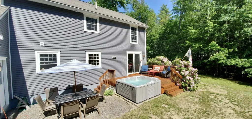 83 Brown Road Raymond ME 04071