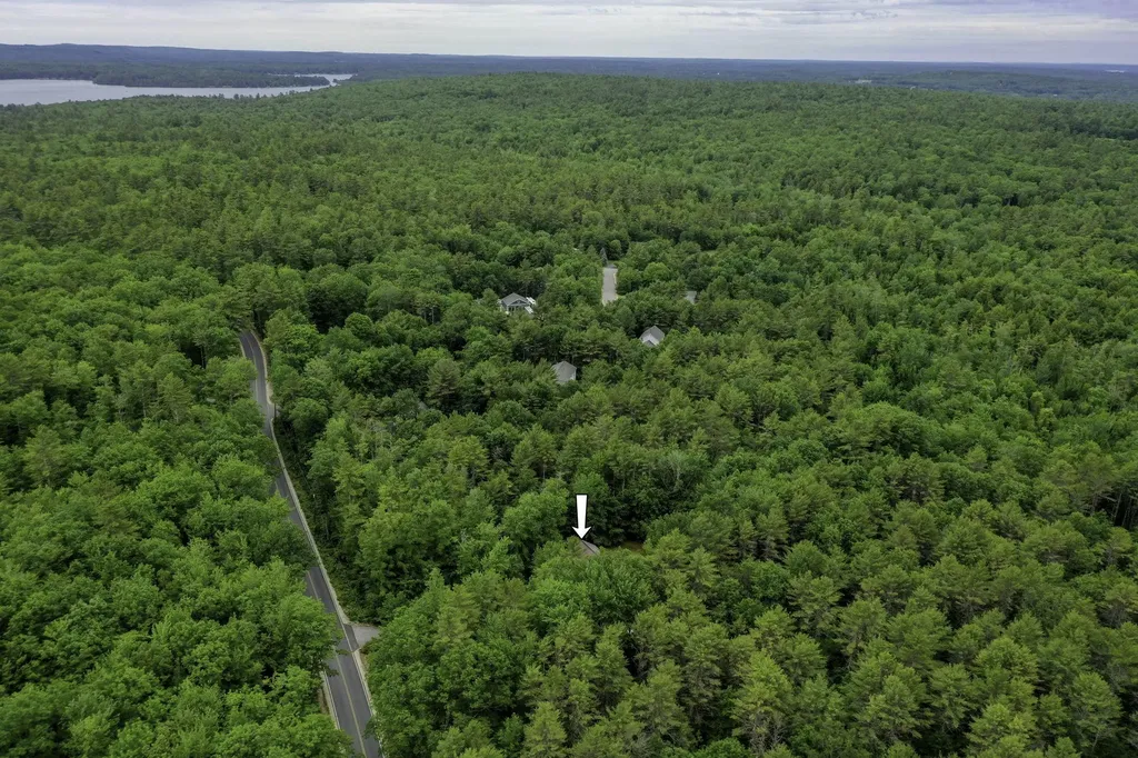 83 Brown Road Raymond ME 04071