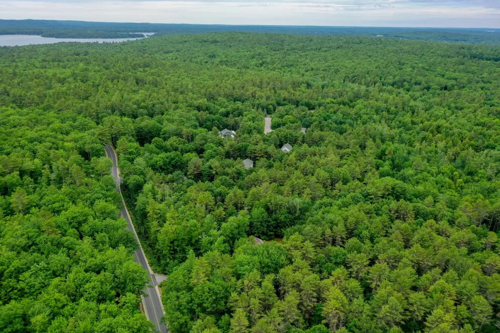 83 Brown Road Raymond ME 04071