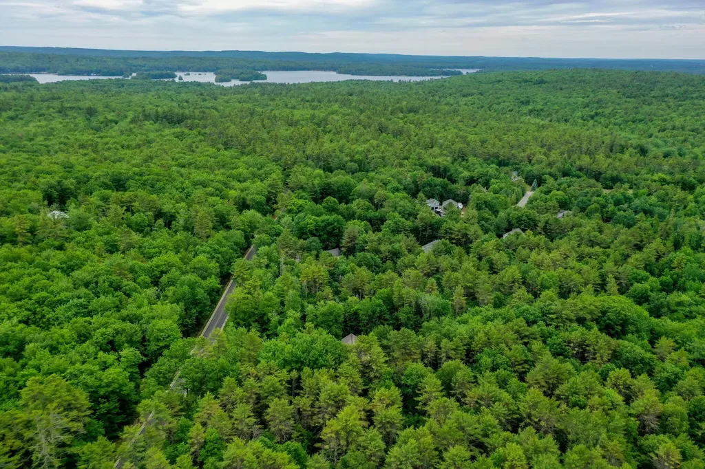 83 Brown Road Raymond ME 04071