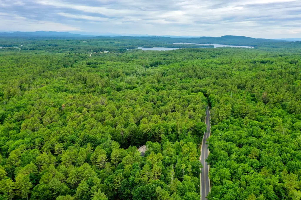 83 Brown Road Raymond ME 04071