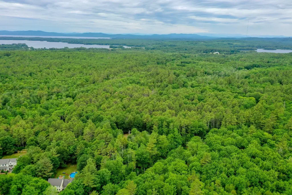 83 Brown Road Raymond ME 04071