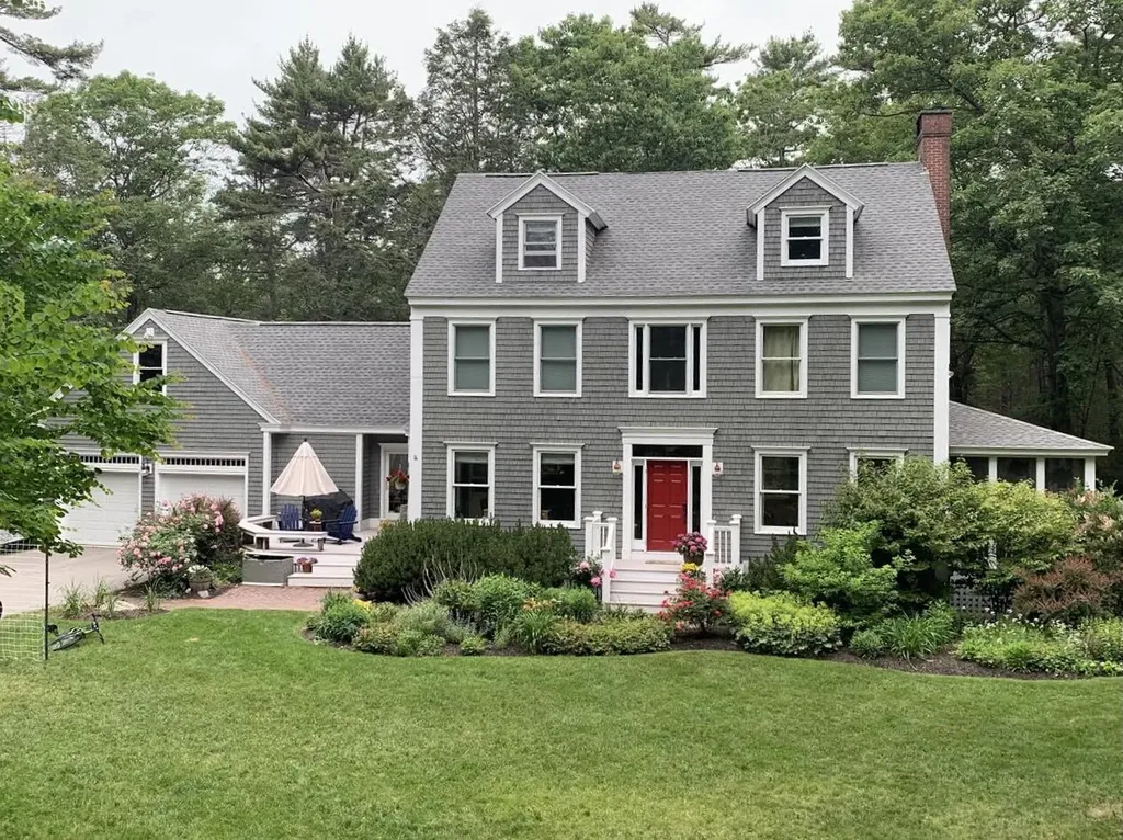 10 Manor Way Cape Elizabeth ME 04107
