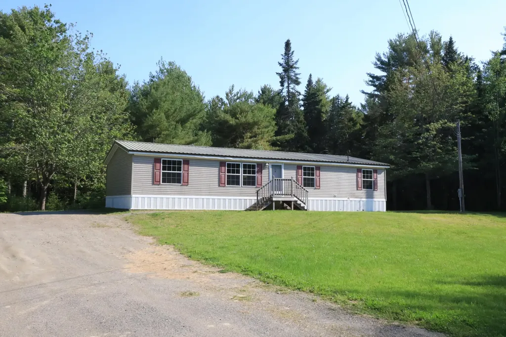22 Simpson Lane Glenburn ME 04401