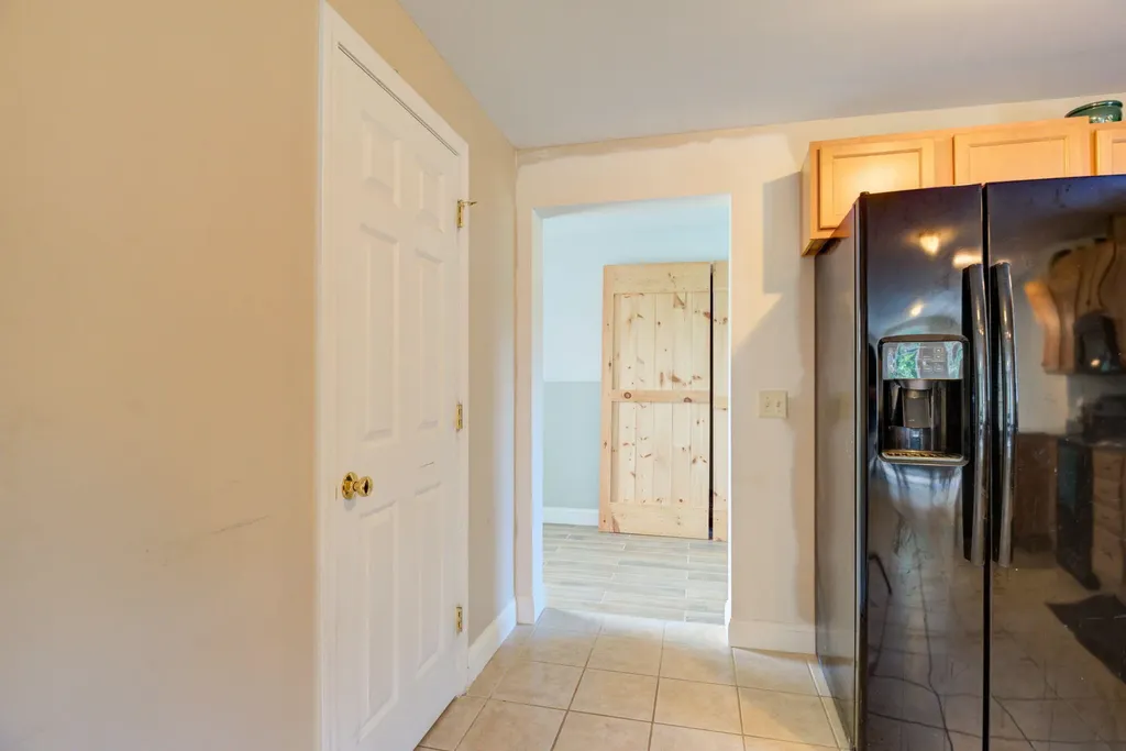 19 Allen Lane Naples ME 04055