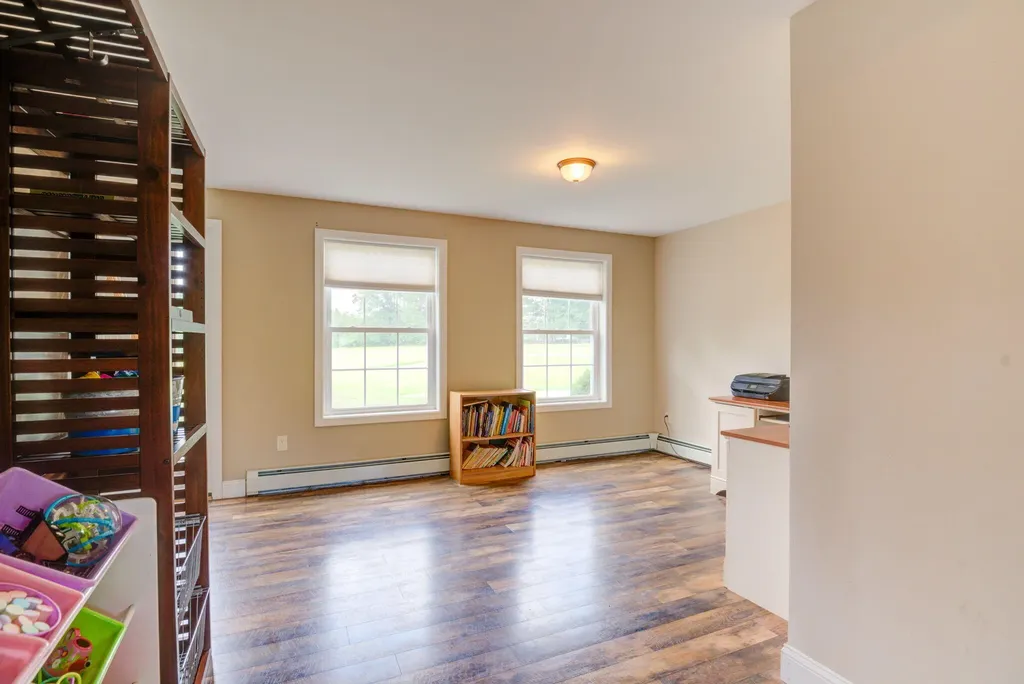 19 Allen Lane Naples ME 04055