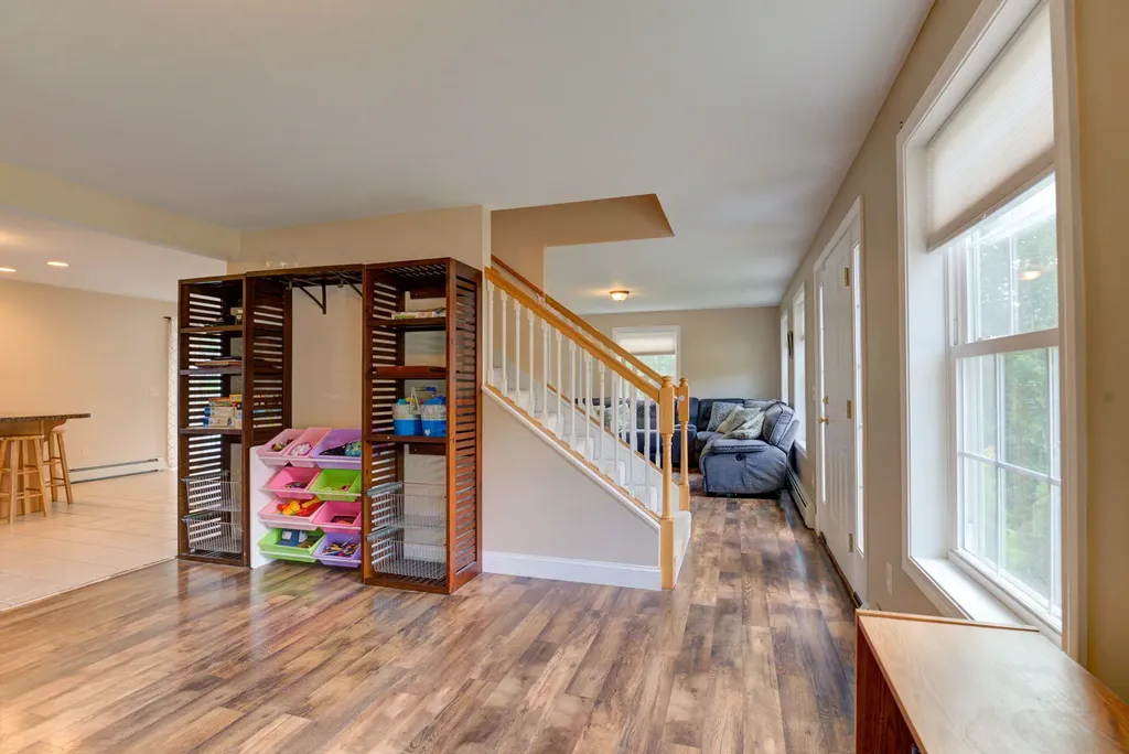 19 Allen Lane Naples ME 04055