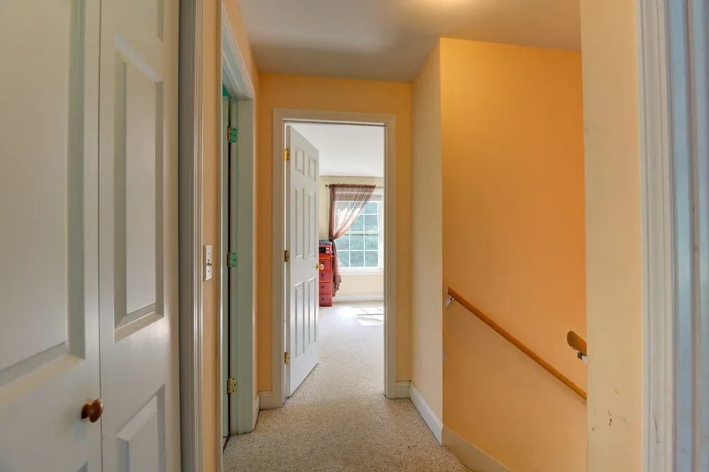 19 Allen Lane Naples ME 04055