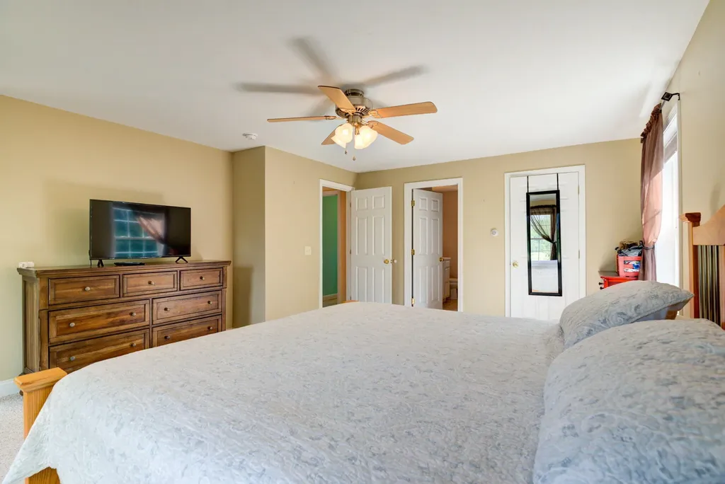 19 Allen Lane Naples ME 04055