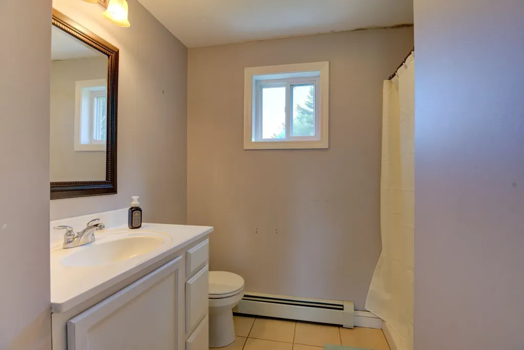 19 Allen Lane Naples ME 04055