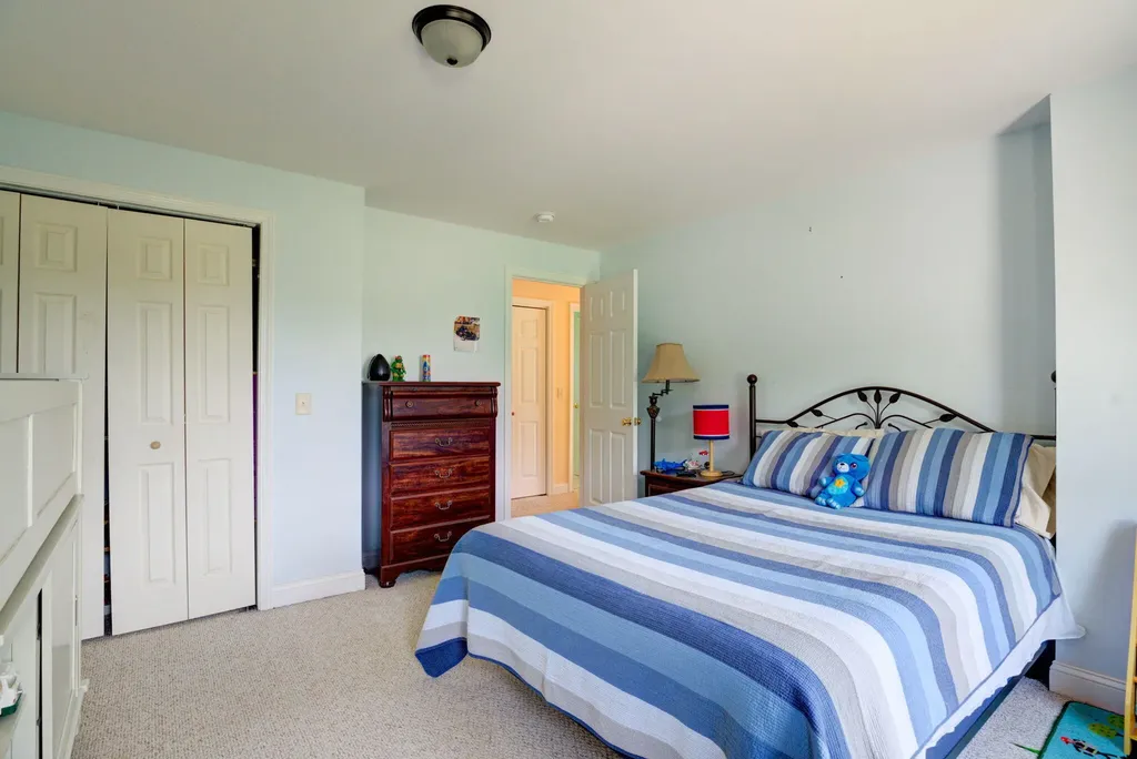 19 Allen Lane Naples ME 04055