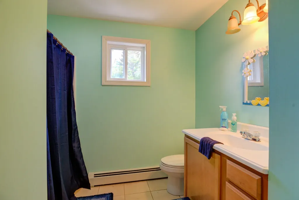 19 Allen Lane Naples ME 04055