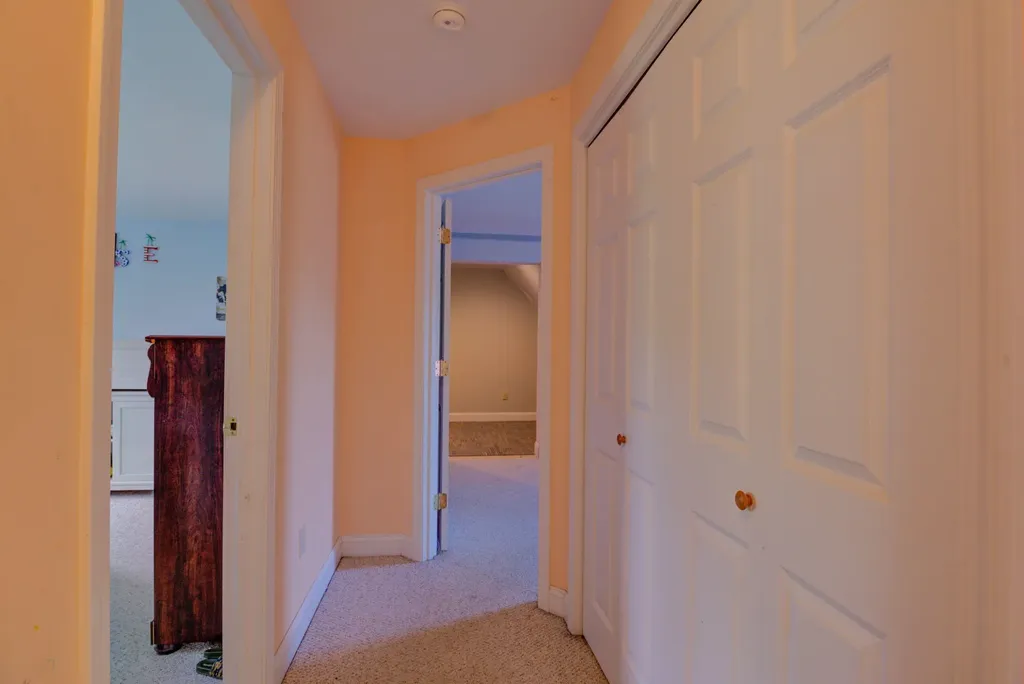 19 Allen Lane Naples ME 04055