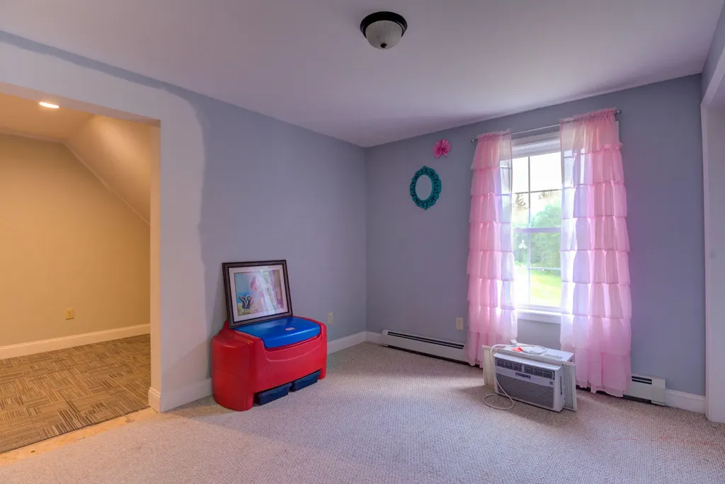 19 Allen Lane Naples ME 04055