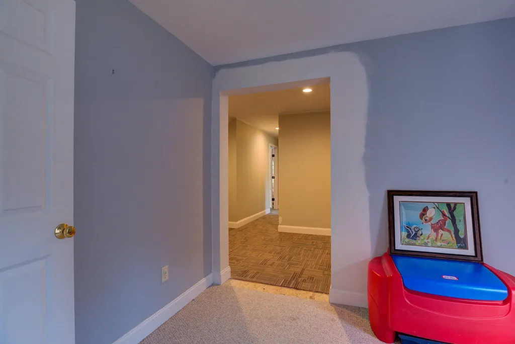 19 Allen Lane Naples ME 04055
