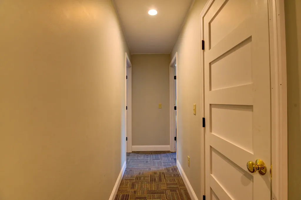 19 Allen Lane Naples ME 04055