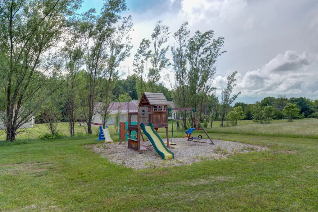 19 Allen Lane Naples ME 04055