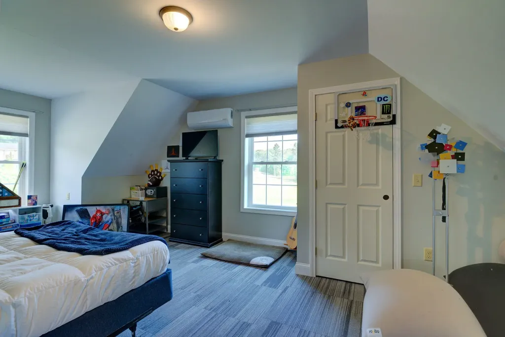 19 Allen Lane Naples ME 04055