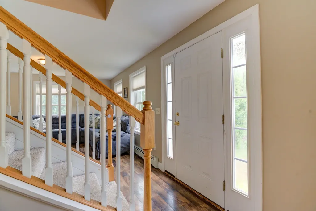 19 Allen Lane Naples ME 04055