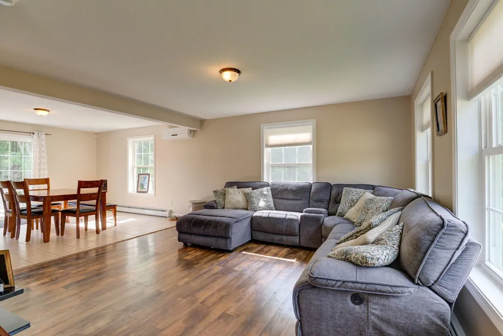 19 Allen Lane Naples ME 04055