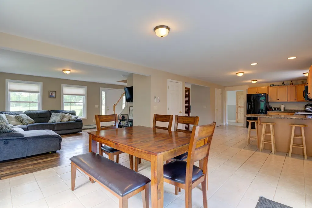 19 Allen Lane Naples ME 04055