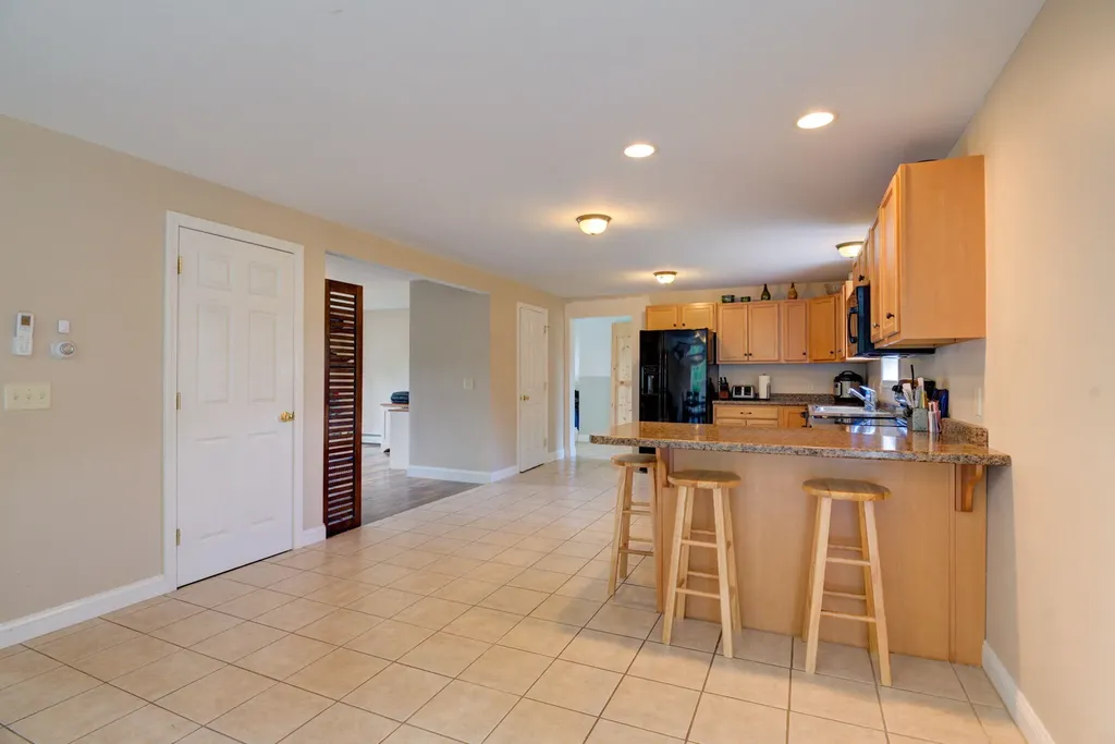 19 Allen Lane Naples ME 04055
