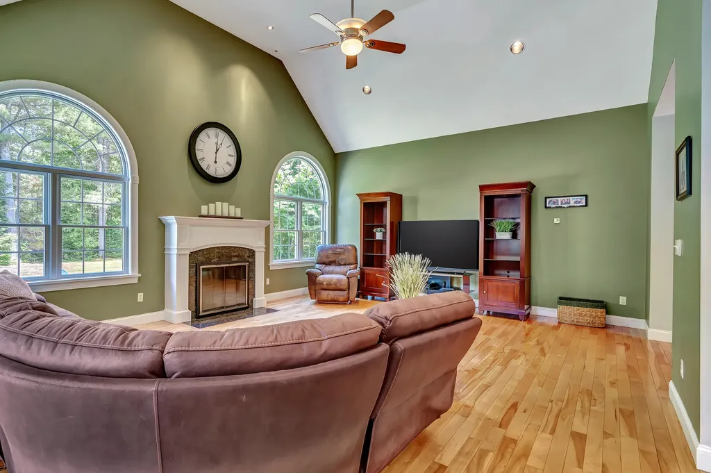 34 Woodhaven Drive Lewiston ME 04240