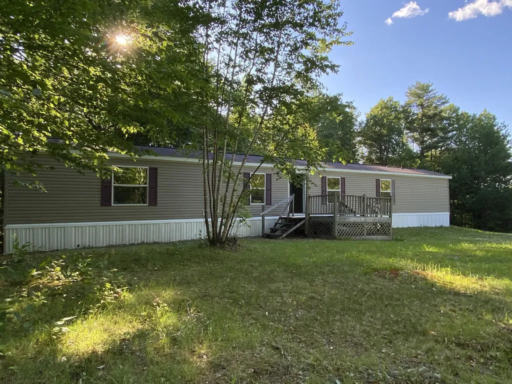 137 Pratt Road Bowdoinham ME 04008