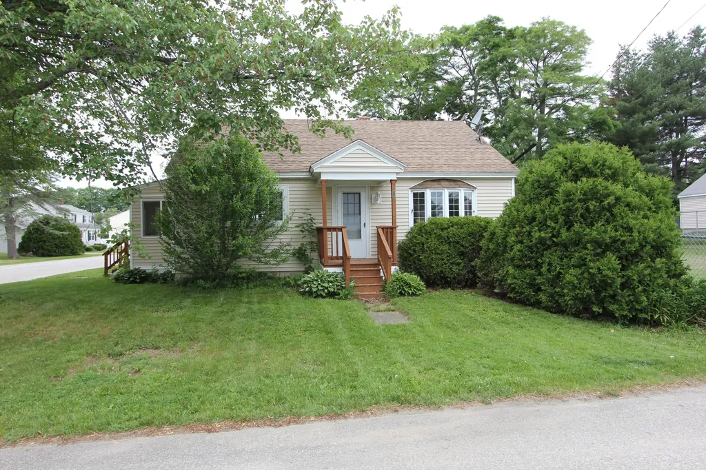 25 Louise Avenue Lewiston ME 04240