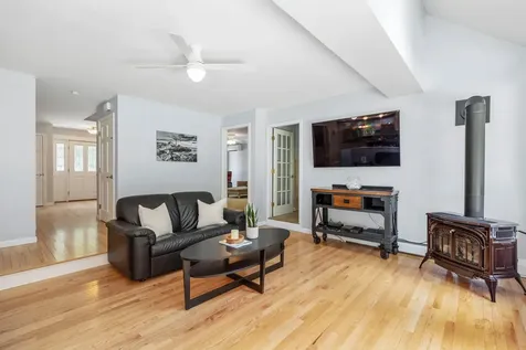10 Robin Lane Falmouth ME 04105