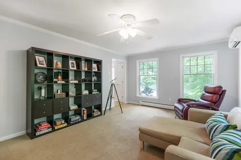 10 Robin Lane Falmouth ME 04105