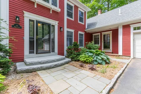 10 Robin Lane Falmouth ME 04105
