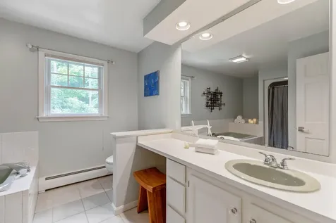 10 Robin Lane Falmouth ME 04105