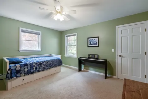 10 Robin Lane Falmouth ME 04105