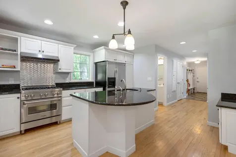 10 Robin Lane Falmouth ME 04105