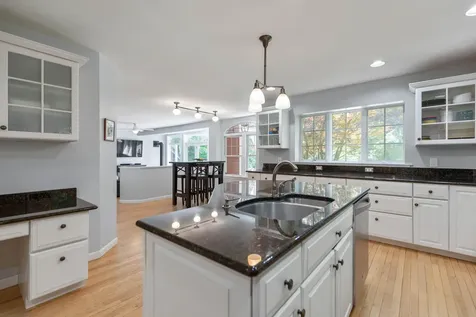 10 Robin Lane Falmouth ME 04105