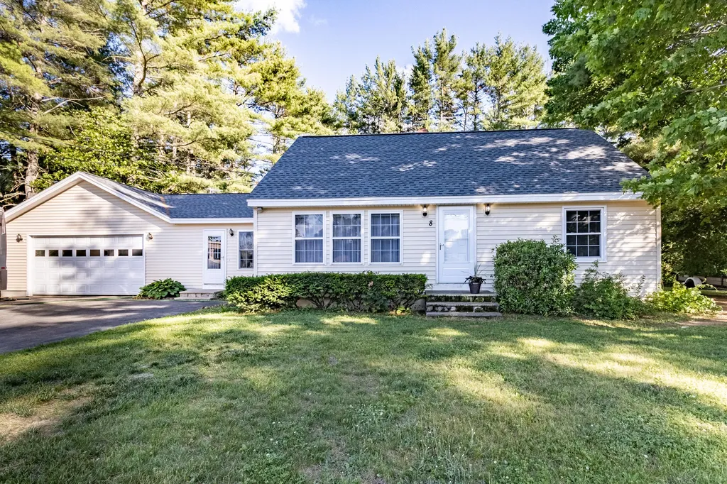 8 Spruce Drive Gray ME 04039