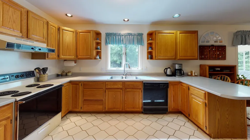 364 Hillside Street Yarmouth ME 04096